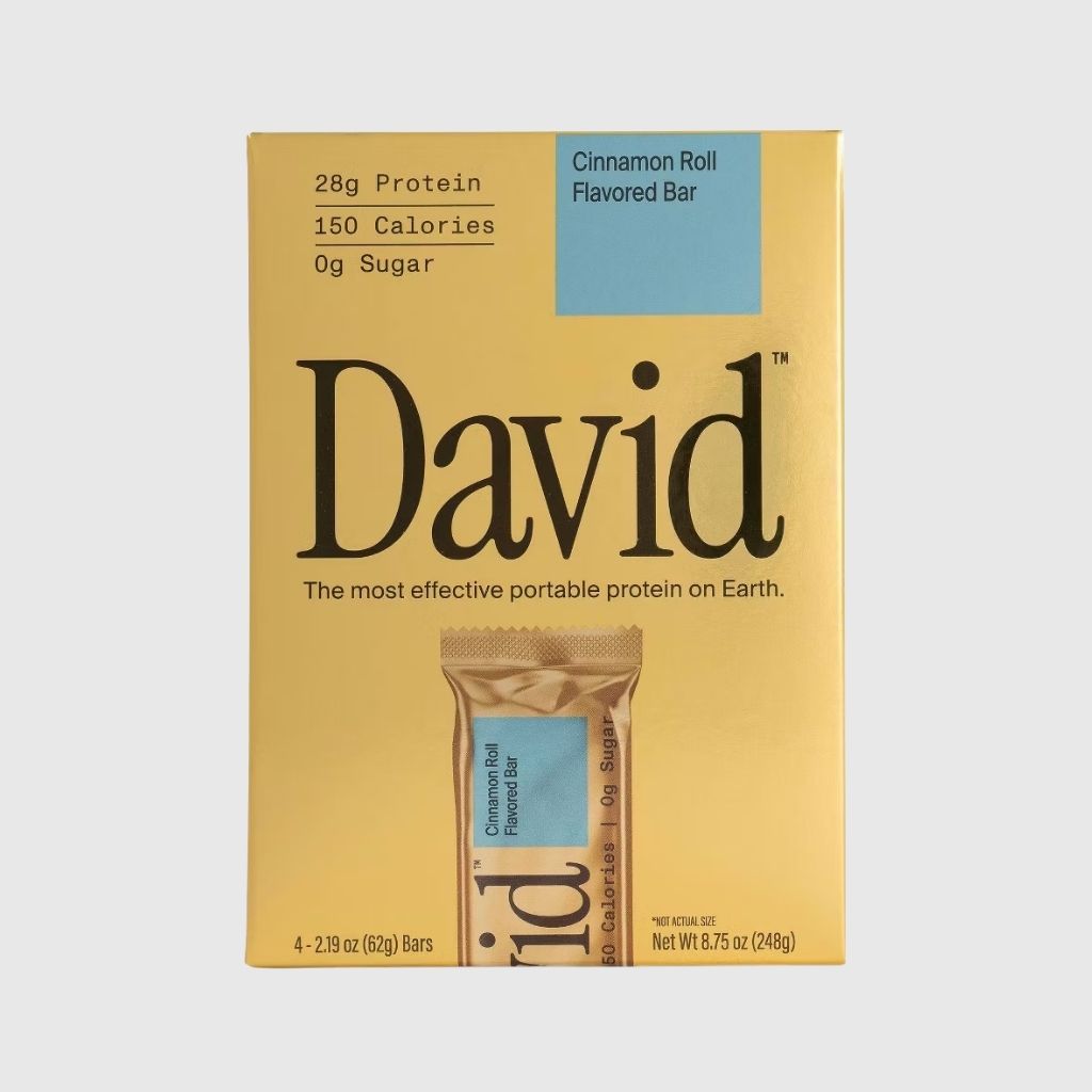 Caja con 4 barras de proteína David sabor Cinnamon Roll, 28 g de proteína por barra