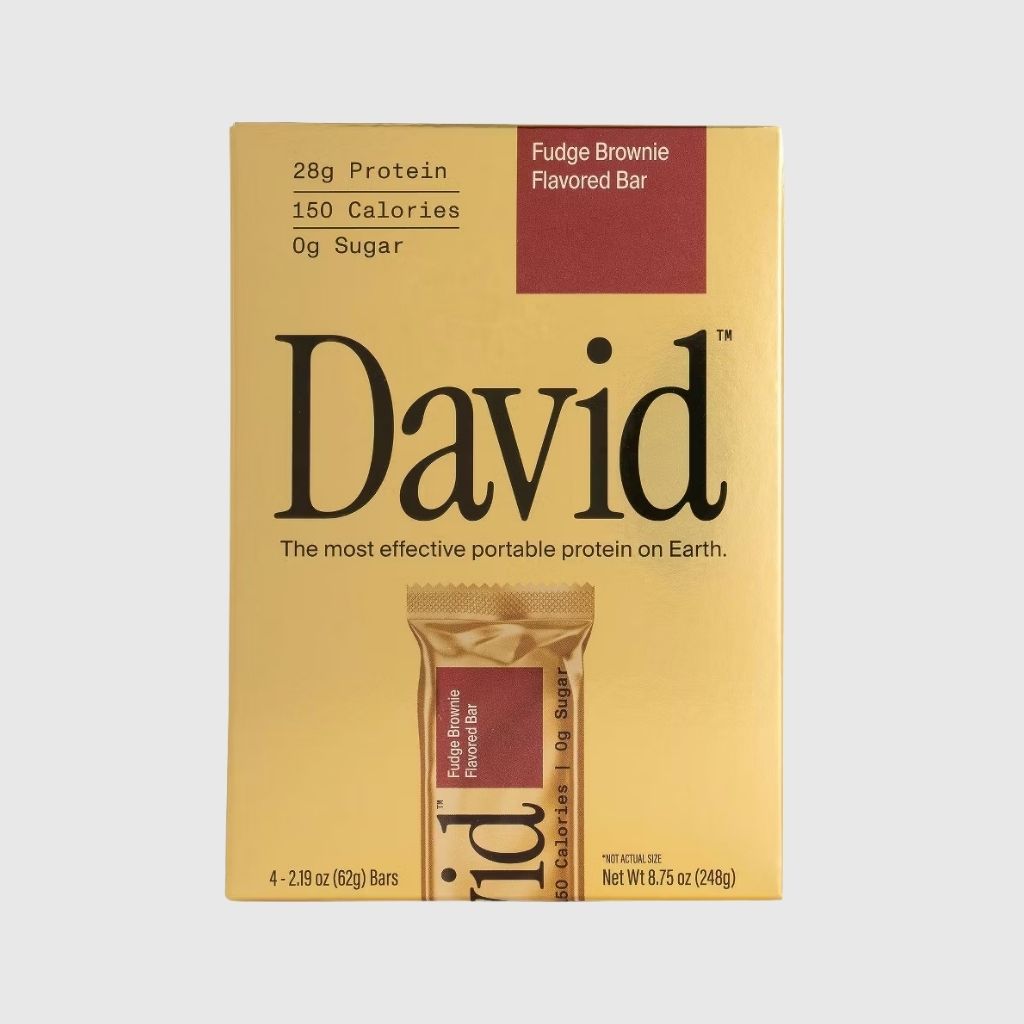Caja con 4 barras de proteína David sabor Fudge Brownie, 28 g de proteína por barra